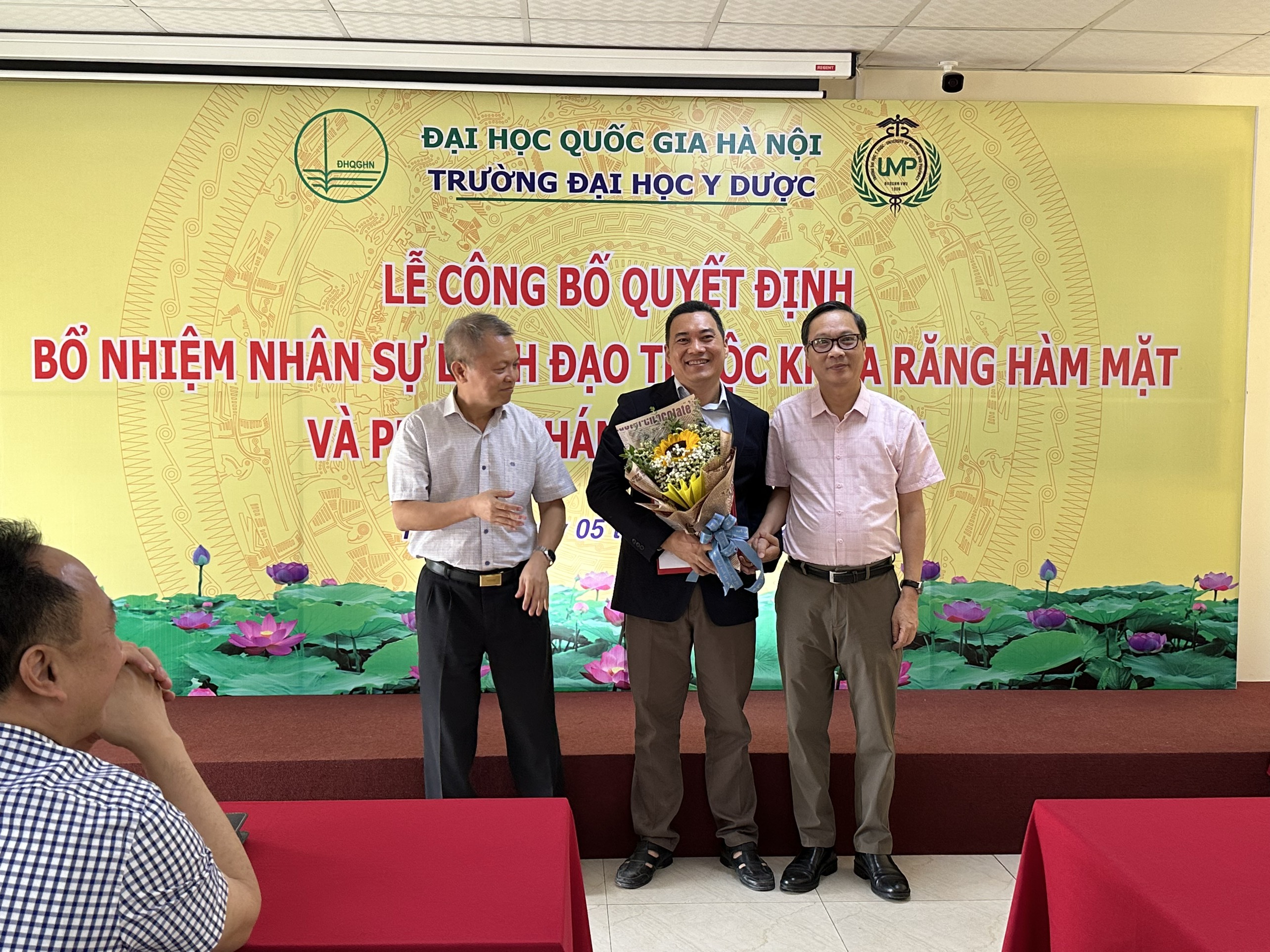 Lễ công bố trao quyết định bổ nhiệm nhân sự của Khoa Răng Hàm Mặt, Đại Học Y Dược, Đại Học Quốc Gia Hà Nội