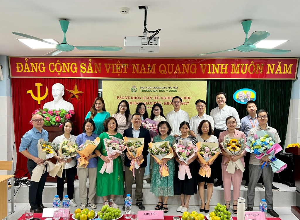 Buổi bảo vệ khóa luận tốt nghiệp của sinh viên Y6 Khoa Răng Hàm Mặt, Đại Học Y Dược, Đại Học Quốc Gia Hà Nội