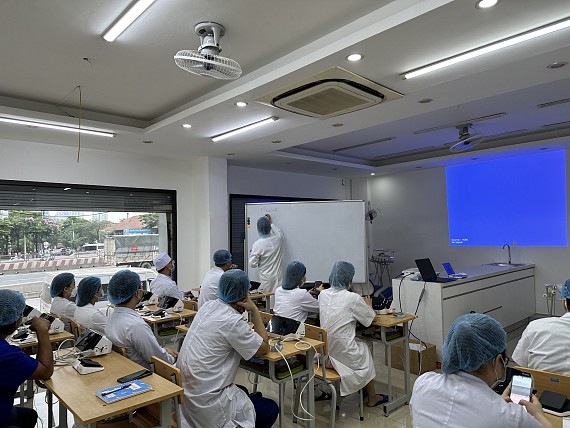 Trải nghiệm thực tế của sinh viên lớp implant nha khoa cơ bản khóa 12